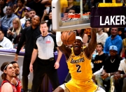 九游娱乐入口-湖人遭雷霆反击，詹姆斯难以单挑