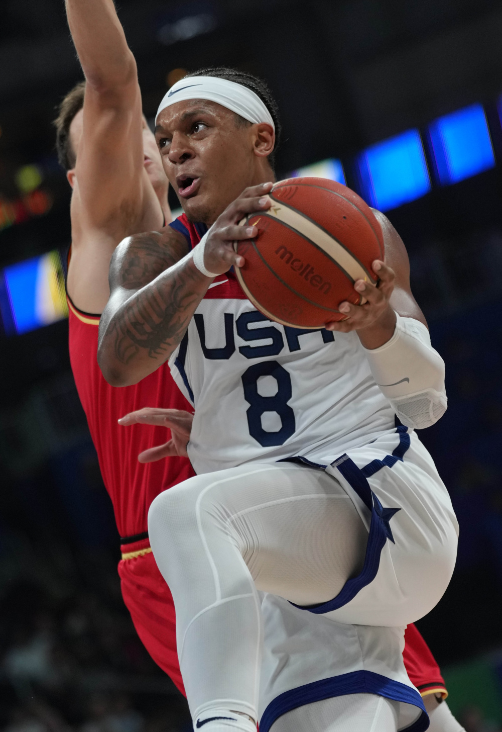 职业篮球联赛半决赛战况激烈,球员个人突破不断的简单介绍 职业篮球联赛半决赛战况激烈,球员个人突破不断的简单介绍