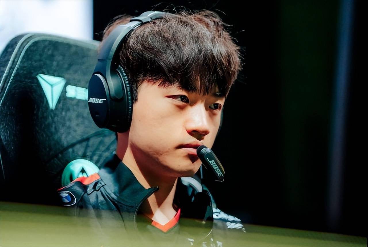 包含PSG力克MAD，Gumayusi极限生还后反打峡谷大战全球总决赛，让粉丝疯狂欢呼的词条