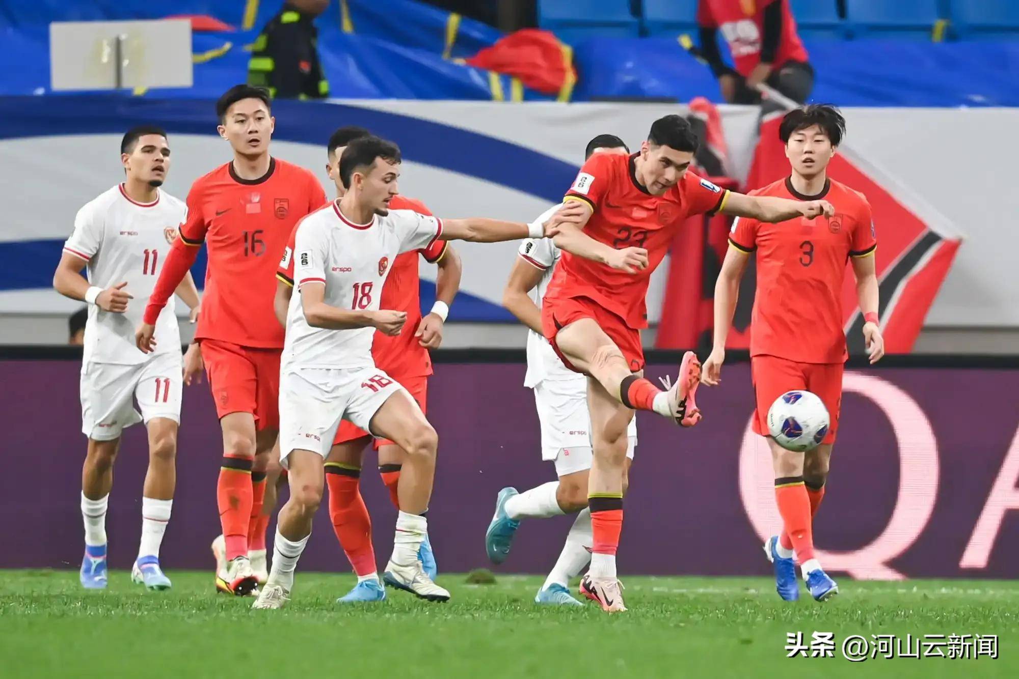 包含中国职业足球聚焦一场备受瞩目的对决的词条