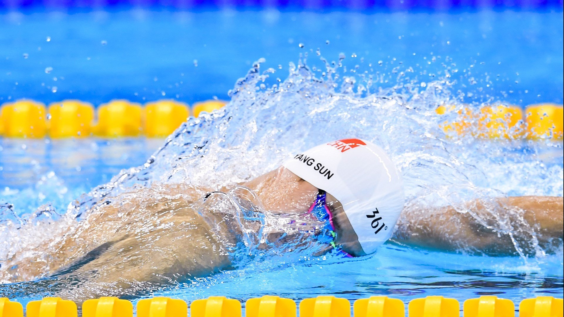 北欧冷锋与南美热舞,当挪威悬念终结,迪马利亚在欧冠之巅接管比赛