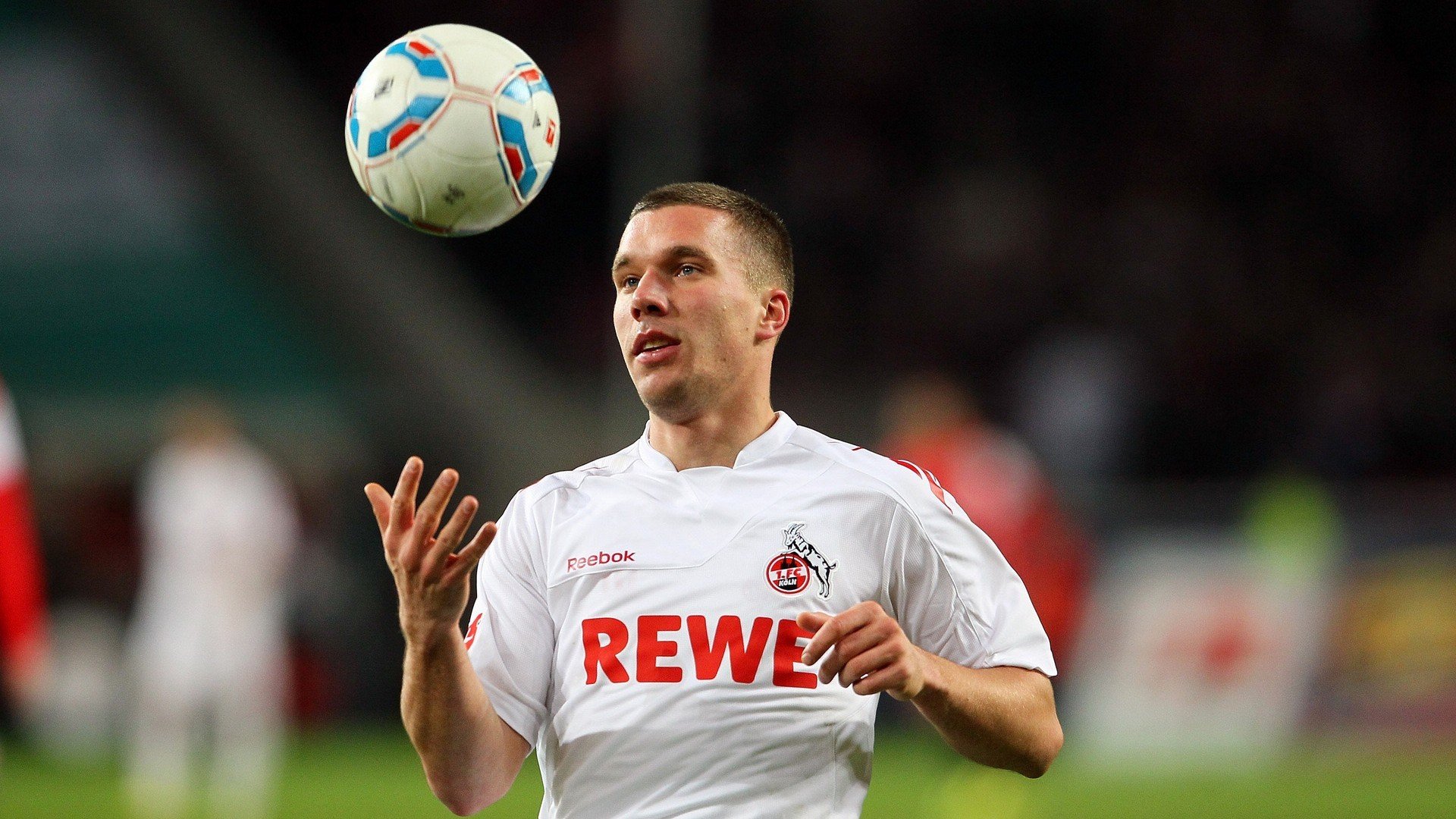 迪亚斯关键节点连续得分,莱比锡红牛冲垮勒沃库森不败神话